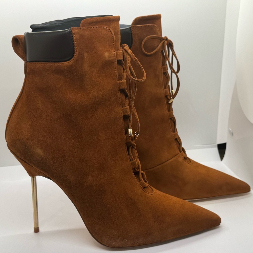 Good American Scandal Lace Up Stiletto Booties Tobacco Suede, 🆕 NWT